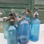 blauwe flessen